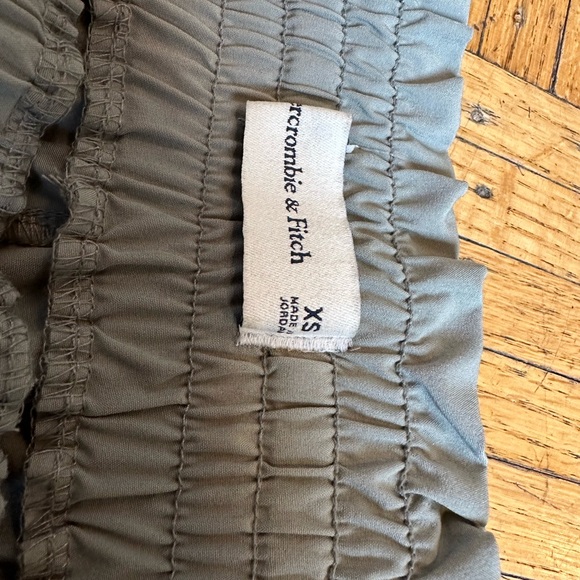 Lightweight Abercrombie and fitch shorts - Picture 2 of 3
